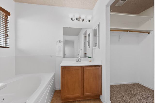 6900 Vista Del Sol Drive NW, Albuquerque, NM 87120