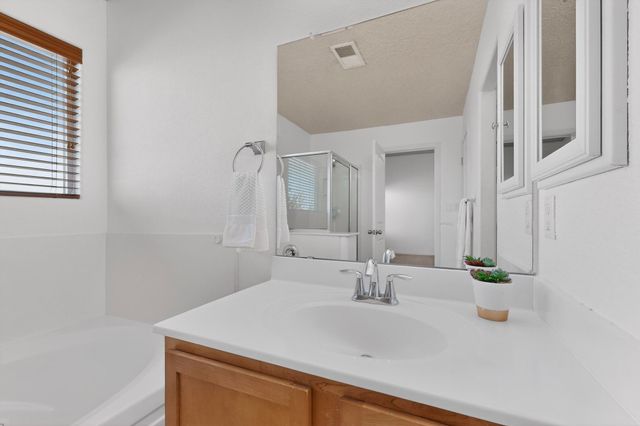 6900 Vista Del Sol Drive NW, Albuquerque, NM 87120