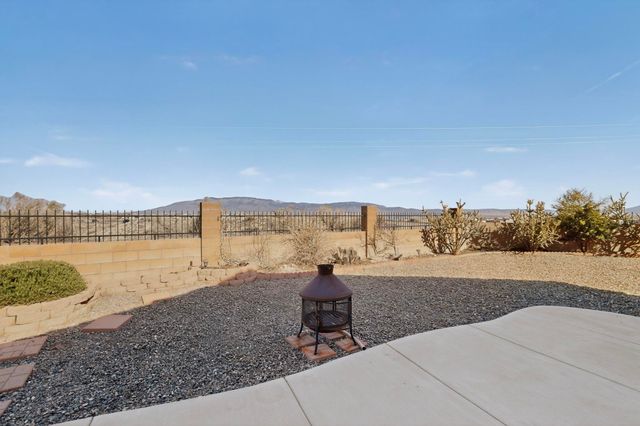 6900 Vista Del Sol Drive NW, Albuquerque, NM 87120