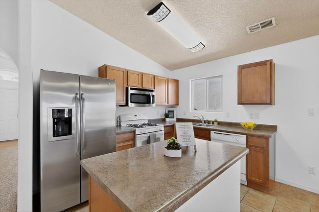 6900 Vista Del Sol Drive NW, Albuquerque, NM 87120