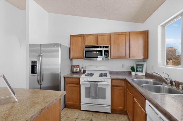 6900 Vista Del Sol Drive NW, Albuquerque, NM 87120