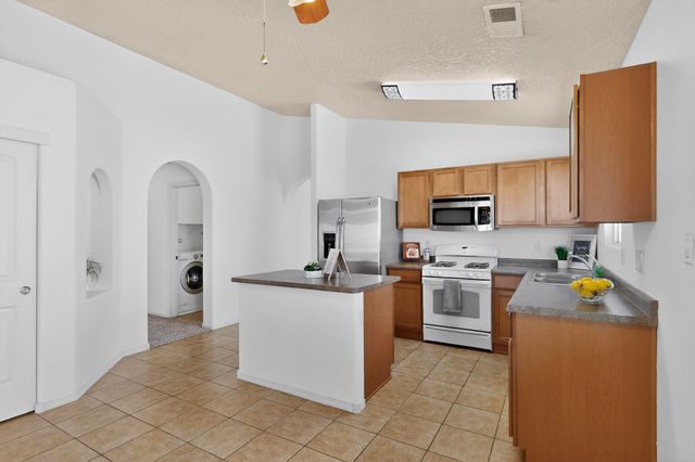 6900 Vista Del Sol Drive NW, Albuquerque, NM 87120