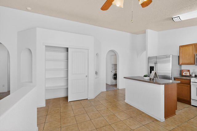 6900 Vista Del Sol Drive NW, Albuquerque, NM 87120