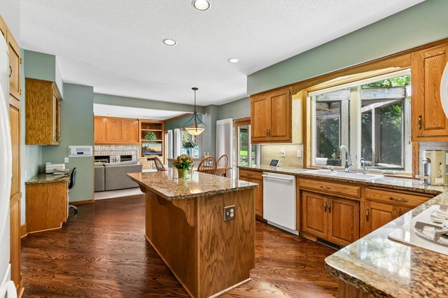 6820 Lorena Lane, Eden Prairie, MN 55346