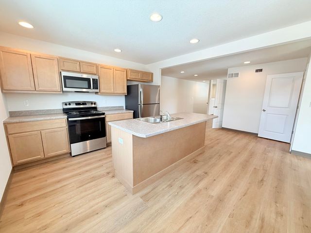 8125 N NORTH BROWNS STATION RD A & B, Columbia, MO 65202