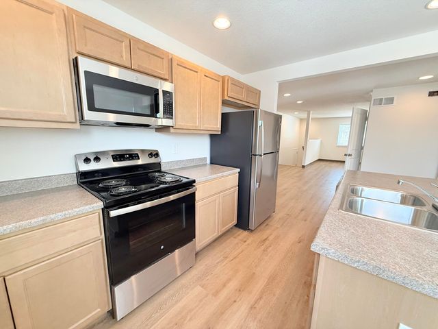 8125 N NORTH BROWNS STATION RD A & B, Columbia, MO 65202