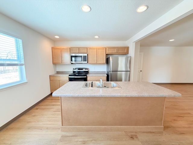 8125 N NORTH BROWNS STATION RD A & B, Columbia, MO 65202