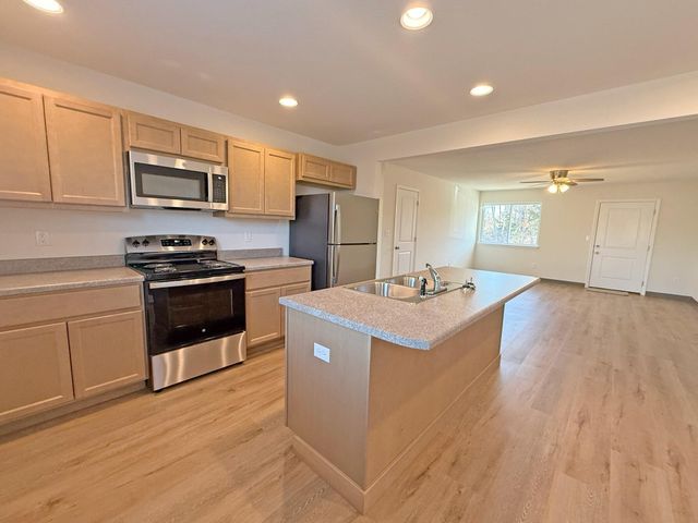 8125 N NORTH BROWNS STATION RD A & B, Columbia, MO 65202