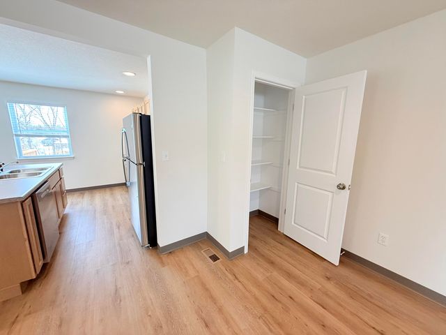 8125 N NORTH BROWNS STATION RD A & B, Columbia, MO 65202