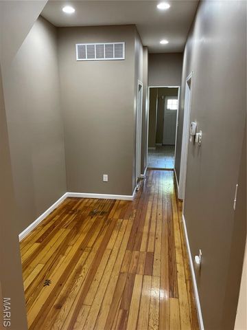 3425 Alberta, St Louis, MO 63118