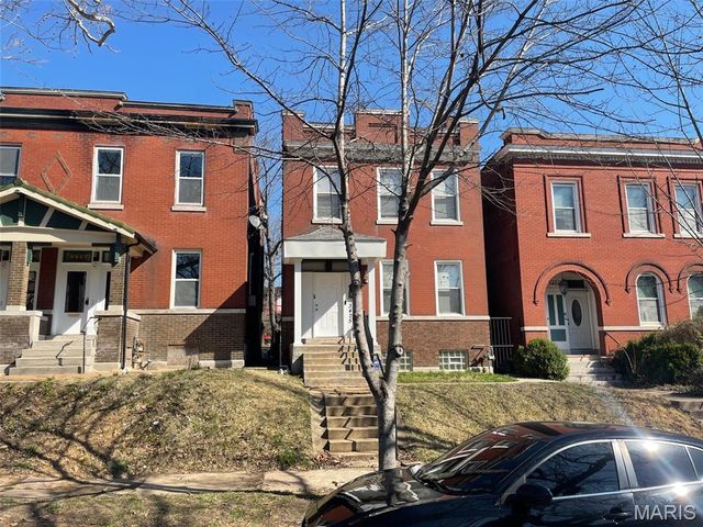 3425 Alberta, St Louis, MO 63118