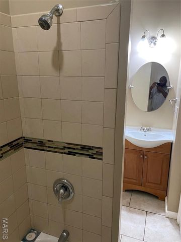 3425 Alberta, St Louis, MO 63118