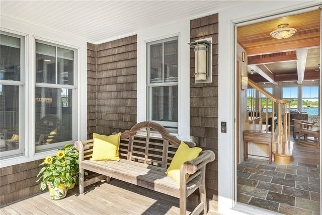 4 Hull Cove Street, Jamestown, RI 02835