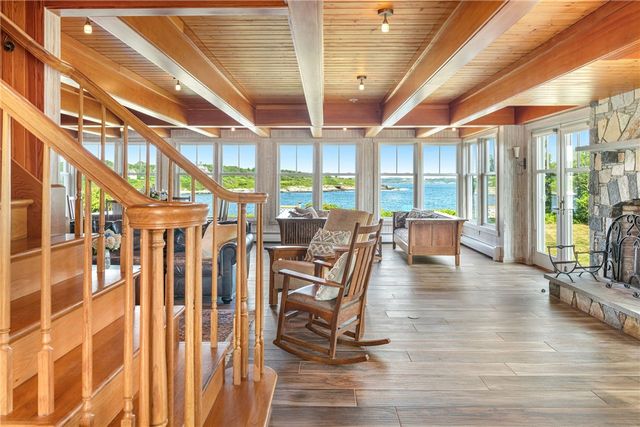 4 Hull Cove Street, Jamestown, RI 02835