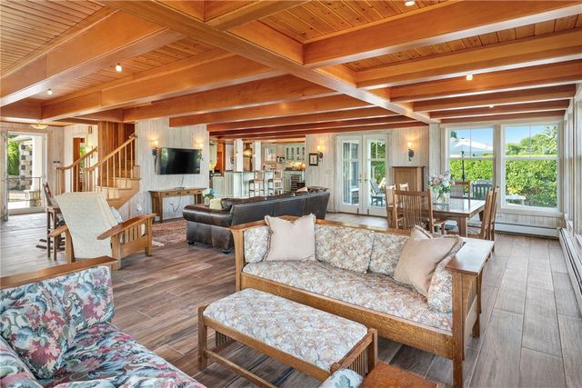 4 Hull Cove Street, Jamestown, RI 02835