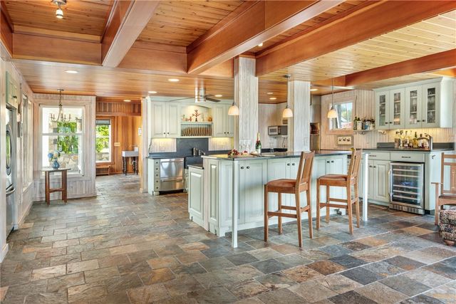 4 Hull Cove Street, Jamestown, RI 02835