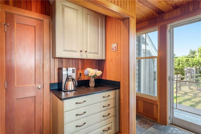 4 Hull Cove Street, Jamestown, RI 02835