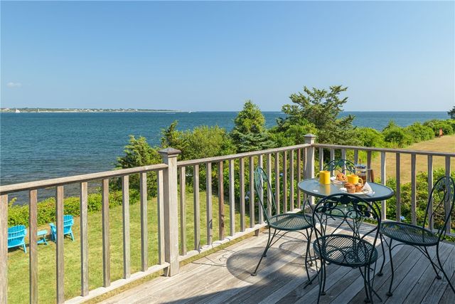 4 Hull Cove Street, Jamestown, RI 02835