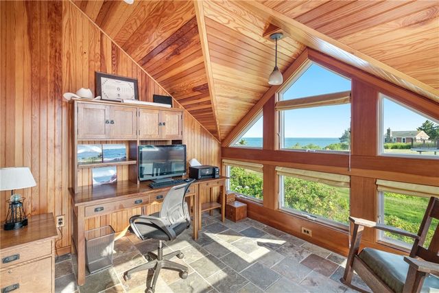 4 Hull Cove Street, Jamestown, RI 02835