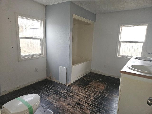 380 NE 43rd Avenue, Des Moines, IA 50313