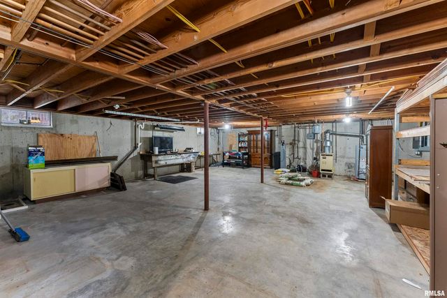 305 N HENDERSON Road, Alexis, IL 61412