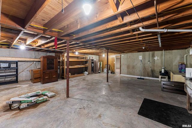 305 N HENDERSON Road, Alexis, IL 61412