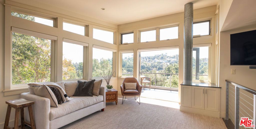 Image 11 of property listing at 4650 Canoga Avenue, Woodland Hills, CA 91364