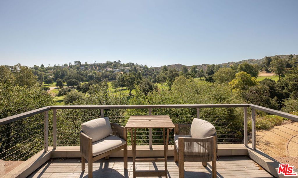 Image 12 of property listing at 4650 Canoga Avenue, Woodland Hills, CA 91364
