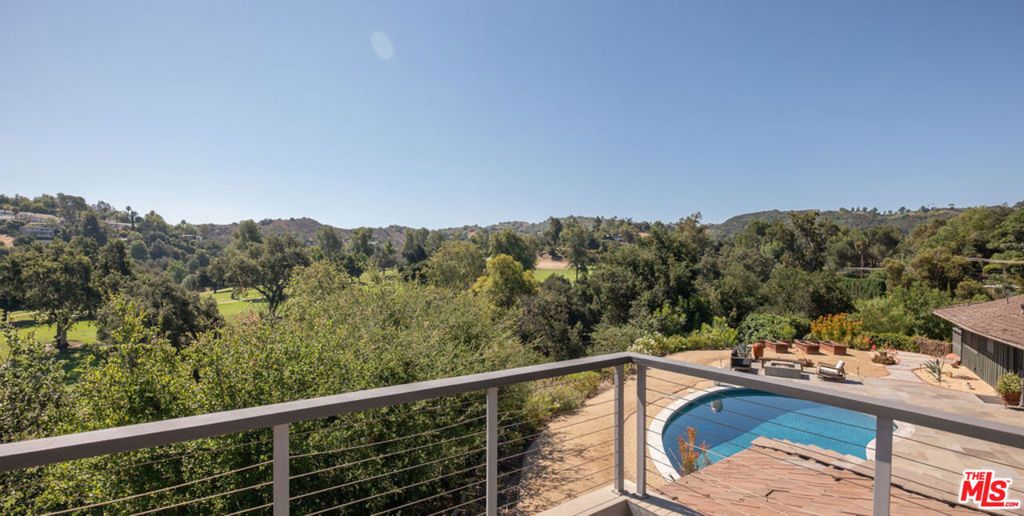 Image 13 of property listing at 4650 Canoga Avenue, Woodland Hills, CA 91364