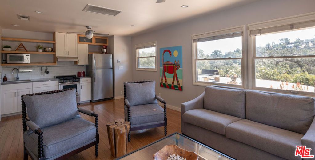 Image 16 of property listing at 4650 Canoga Avenue, Woodland Hills, CA 91364