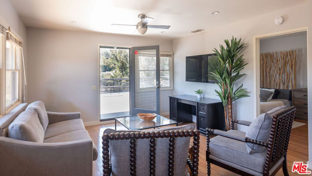 Image 18 of property listing at 4650 Canoga Avenue, Woodland Hills, CA 91364