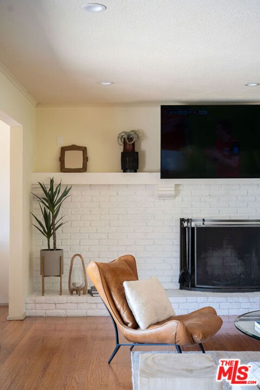 Image 4 of property listing at 4650 Canoga Avenue, Woodland Hills, CA 91364