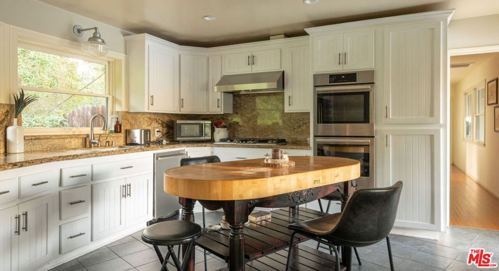 Image 5 of property listing at 4650 Canoga Avenue, Woodland Hills, CA 91364