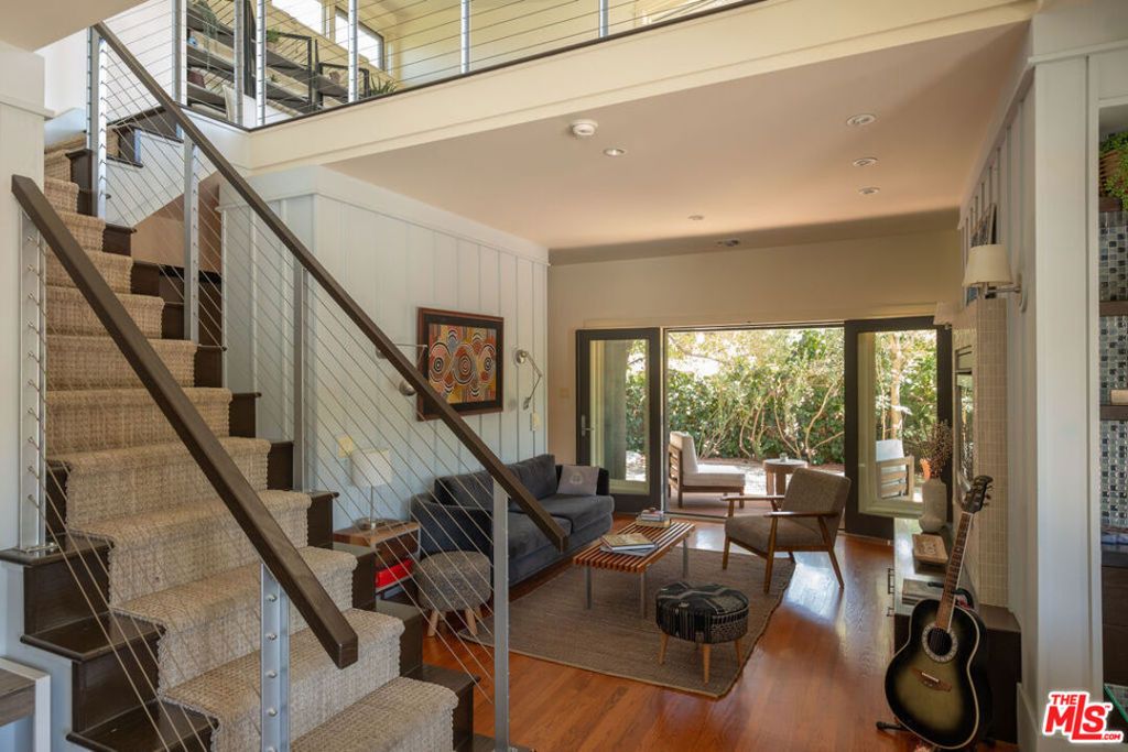 Image 7 of property listing at 4650 Canoga Avenue, Woodland Hills, CA 91364