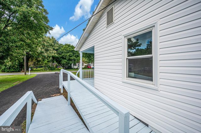 212 2ND ST, Colonial Beach, VA 22443