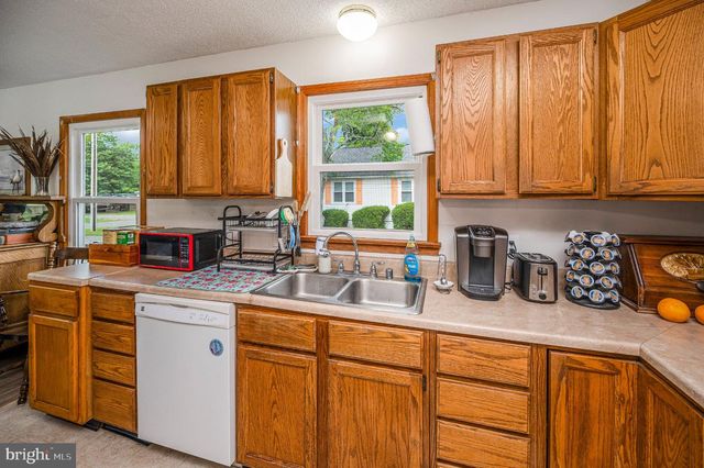 212 2ND ST, Colonial Beach, VA 22443