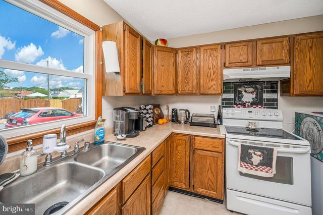 212 2ND ST, Colonial Beach, VA 22443