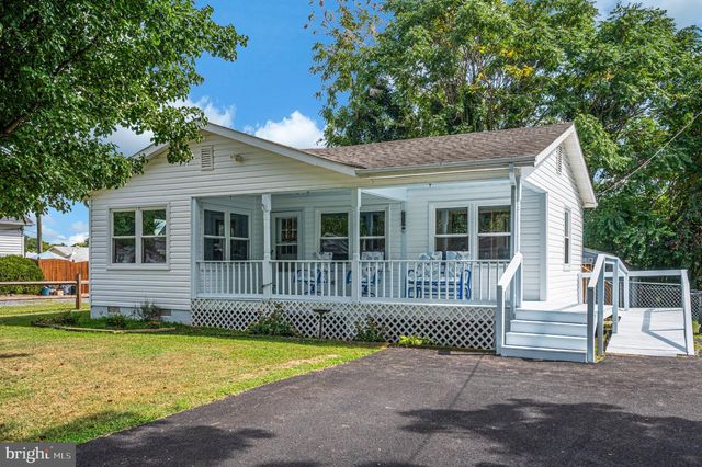 212 2ND ST, Colonial Beach, VA 22443