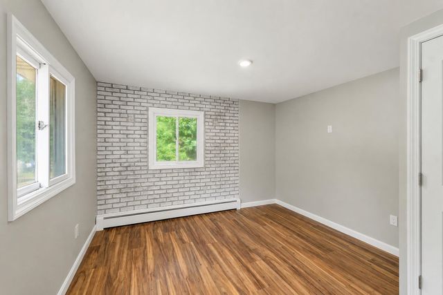 4 Loop Road, Londonderry, NH 03053