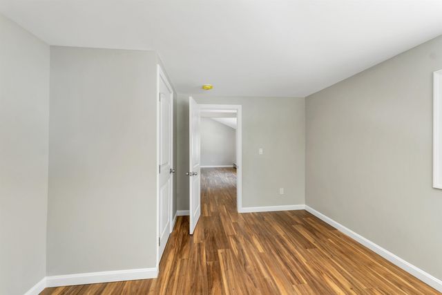 4 Loop Road, Londonderry, NH 03053