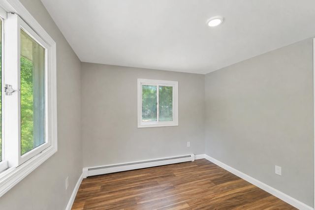 4 Loop Road, Londonderry, NH 03053