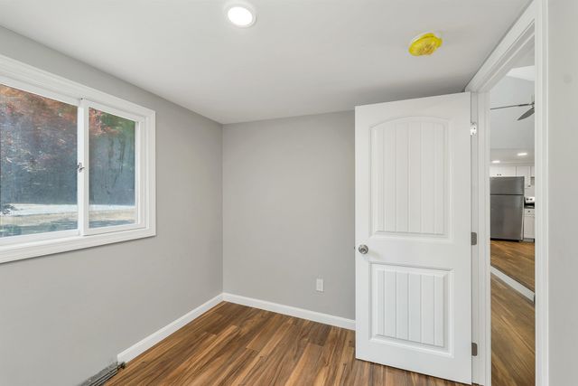 4 Loop Road, Londonderry, NH 03053