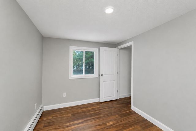 4 Loop Road, Londonderry, NH 03053
