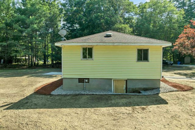 4 Loop Road, Londonderry, NH 03053