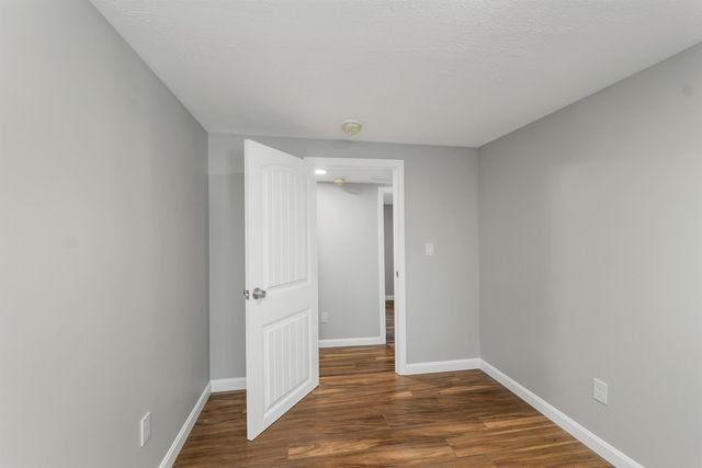 4 Loop Road, Londonderry, NH 03053