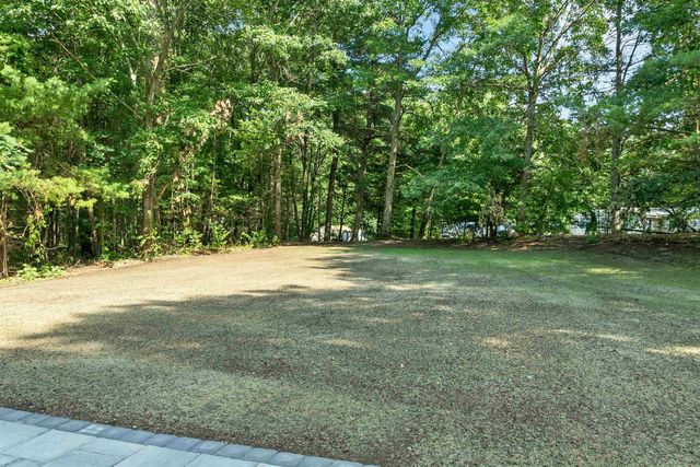 4 Loop Road, Londonderry, NH 03053