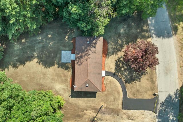 4 Loop Road, Londonderry, NH 03053