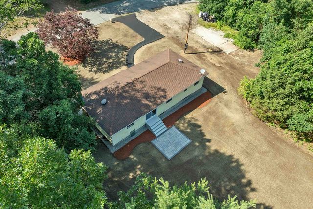 4 Loop Road, Londonderry, NH 03053