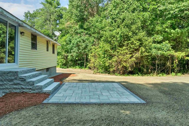 4 Loop Road, Londonderry, NH 03053