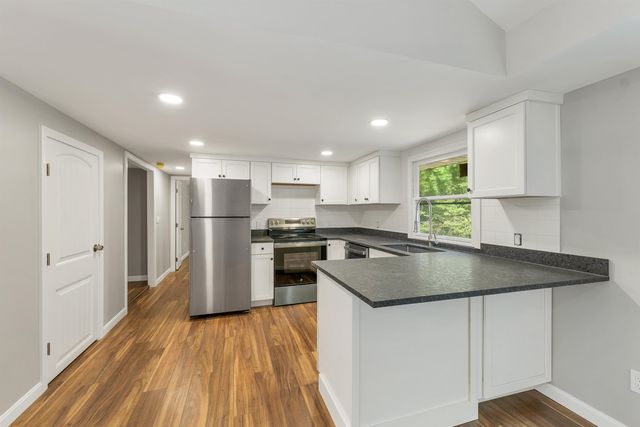 4 Loop Road, Londonderry, NH 03053